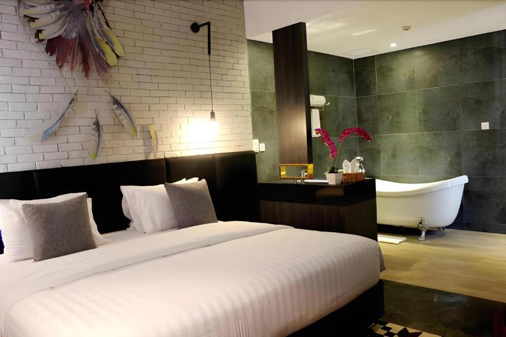 Couleur Hotel Cengkareng Джакарта Экстерьер фото