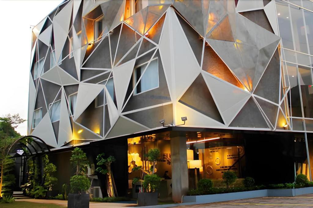 Couleur Hotel Cengkareng Джакарта Экстерьер фото