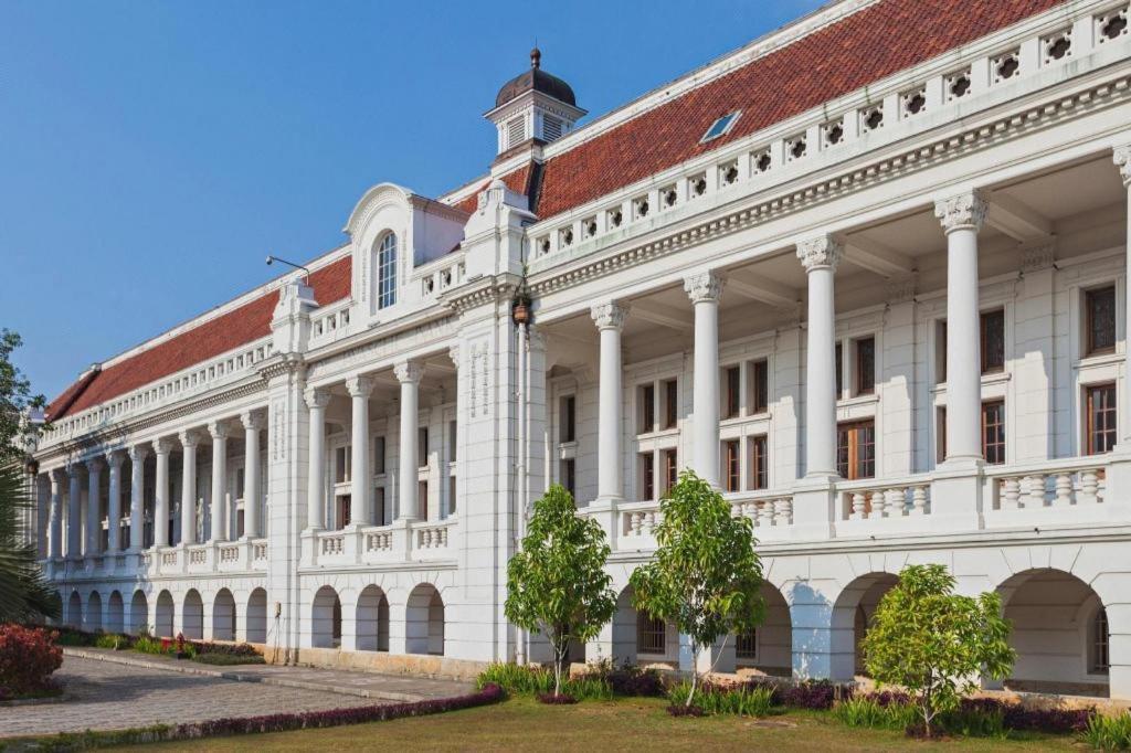 Couleur Hotel Cengkareng Джакарта Экстерьер фото